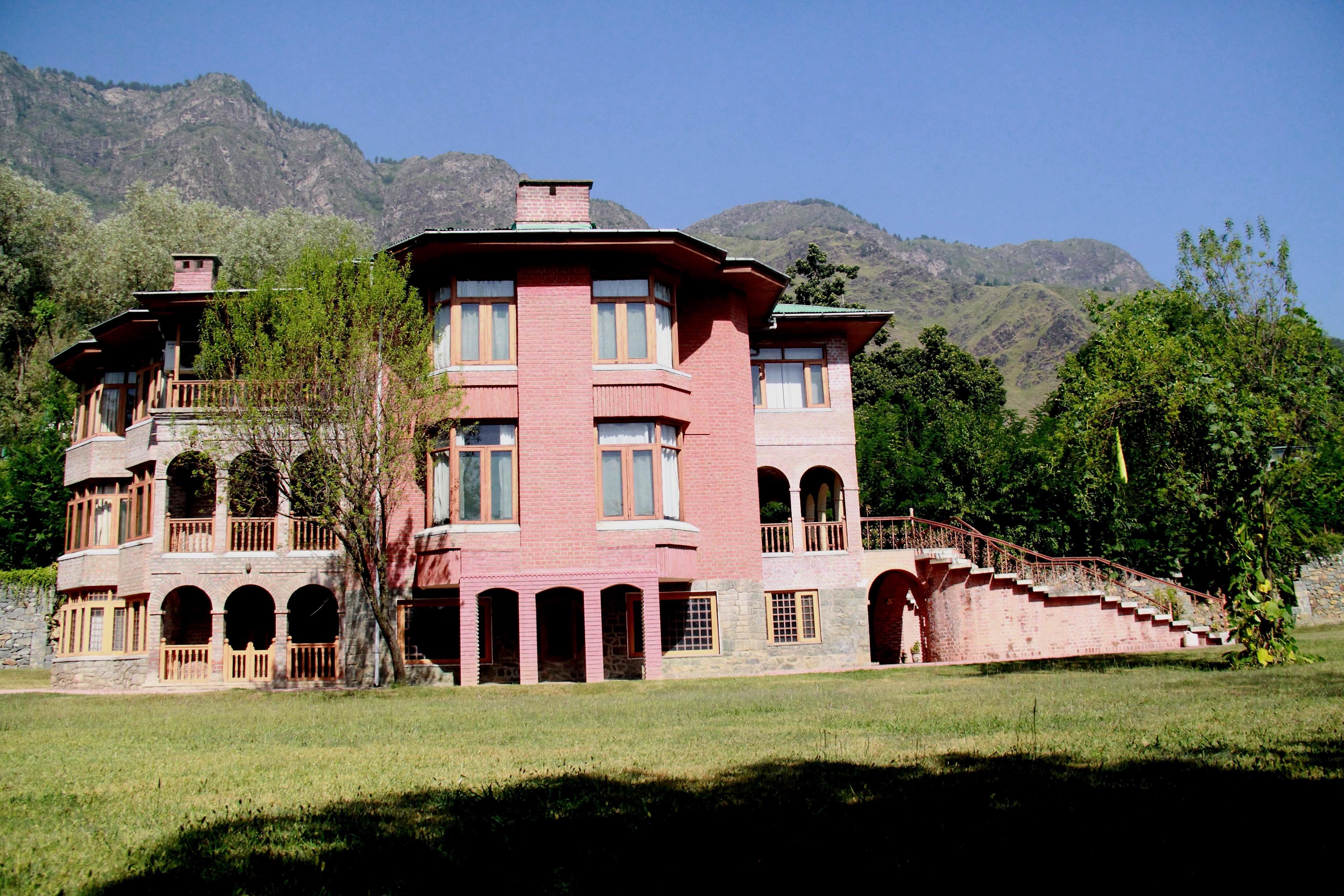 Khaas Muqaam Villa, Nishat - Tap to explore photos
