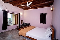 Sadhna sadan Homestay with Mountain view, Panna