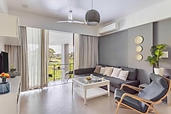 tisyastays | Plush 1BHK Apartment with Infinity Pool, 5mins to beach, Goa