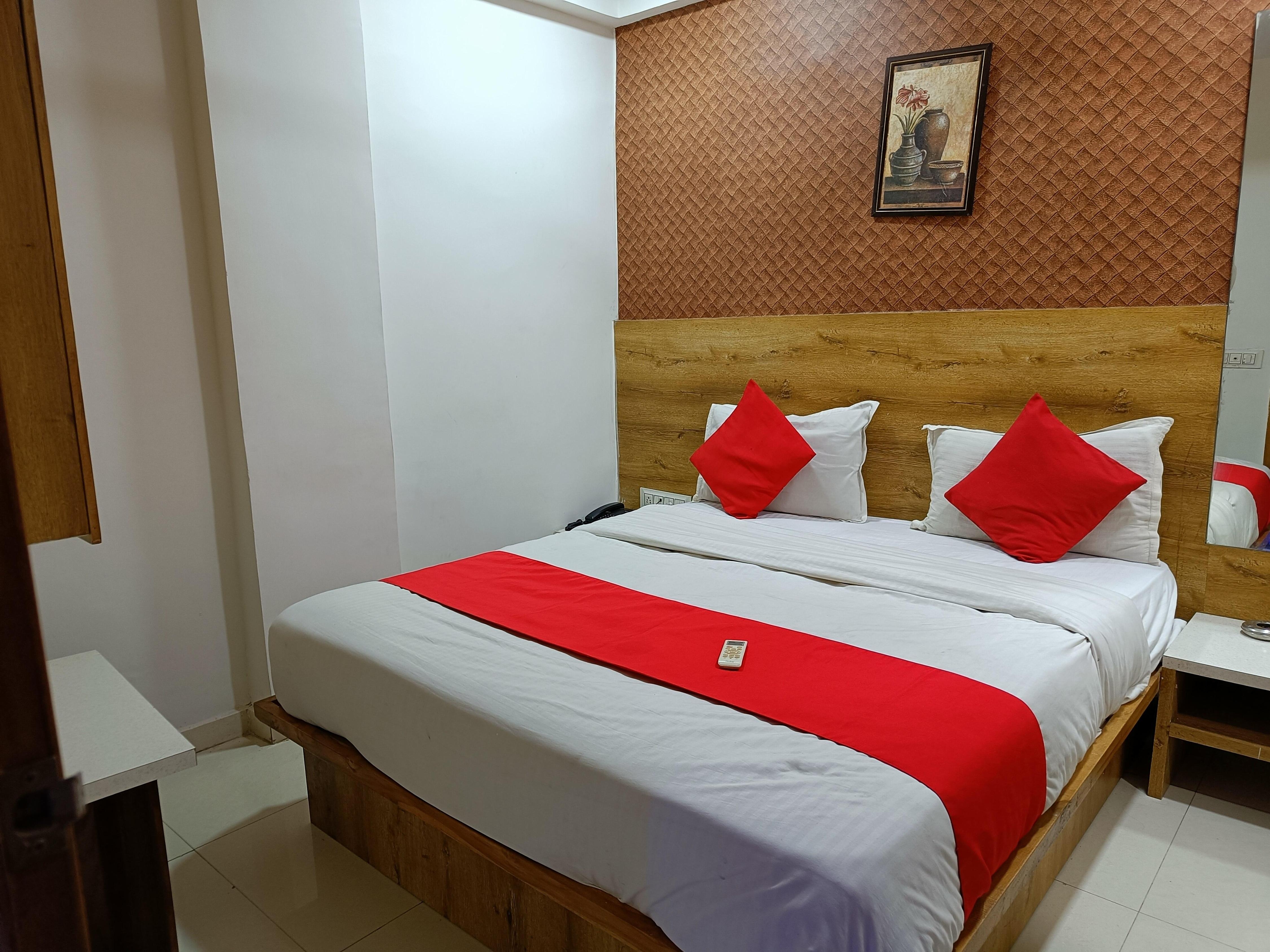 HOTEL LINCOLN INN  Ahmedabad - Tap to explore photos
