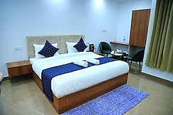 Hotel Breezy Heights, Delhi