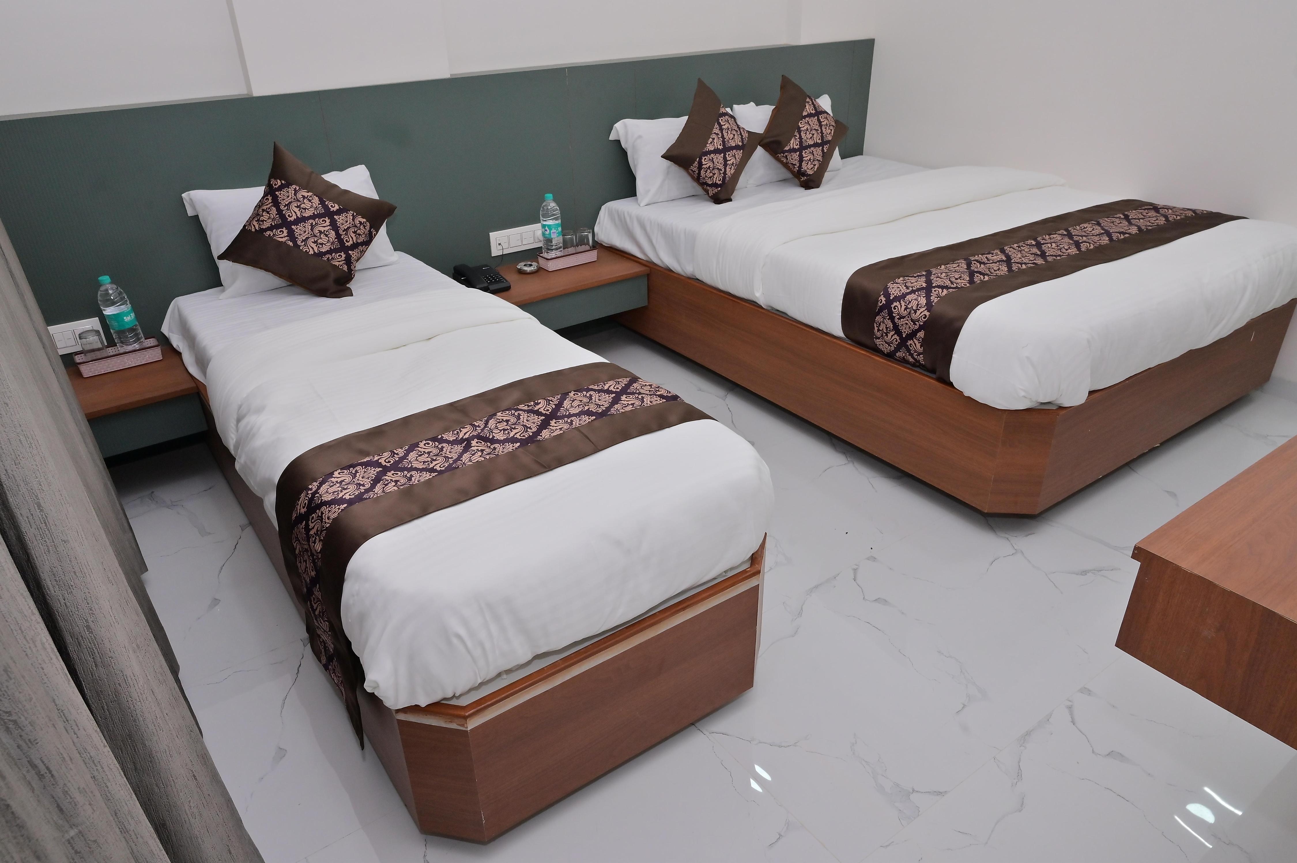 TRIPLE BED AC 1