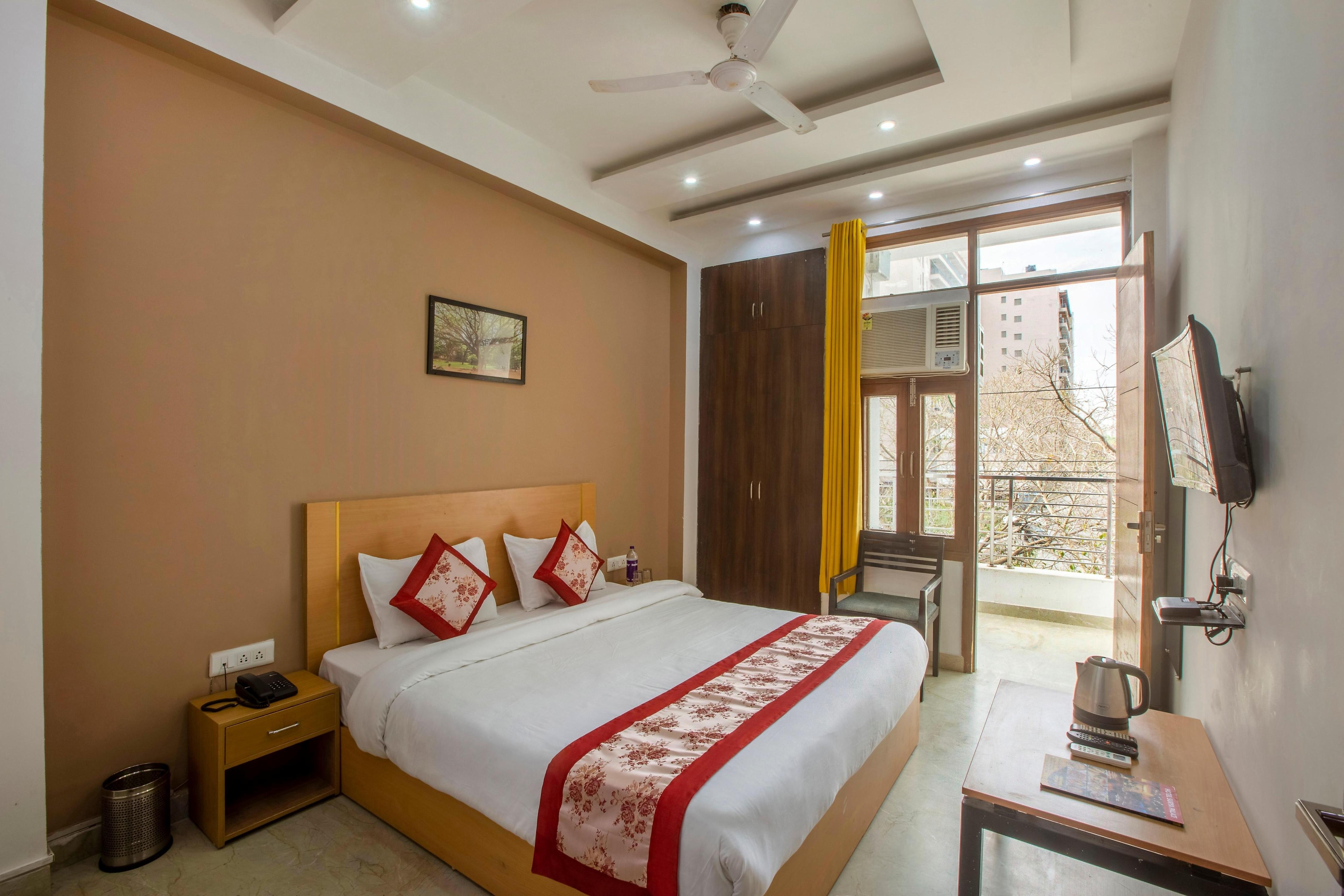 Hotel Surya Palace - Tap to explore photos