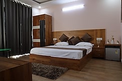 Sandalwood Hotel | Sec-38, Near Medanta Medicity, Gurgaon