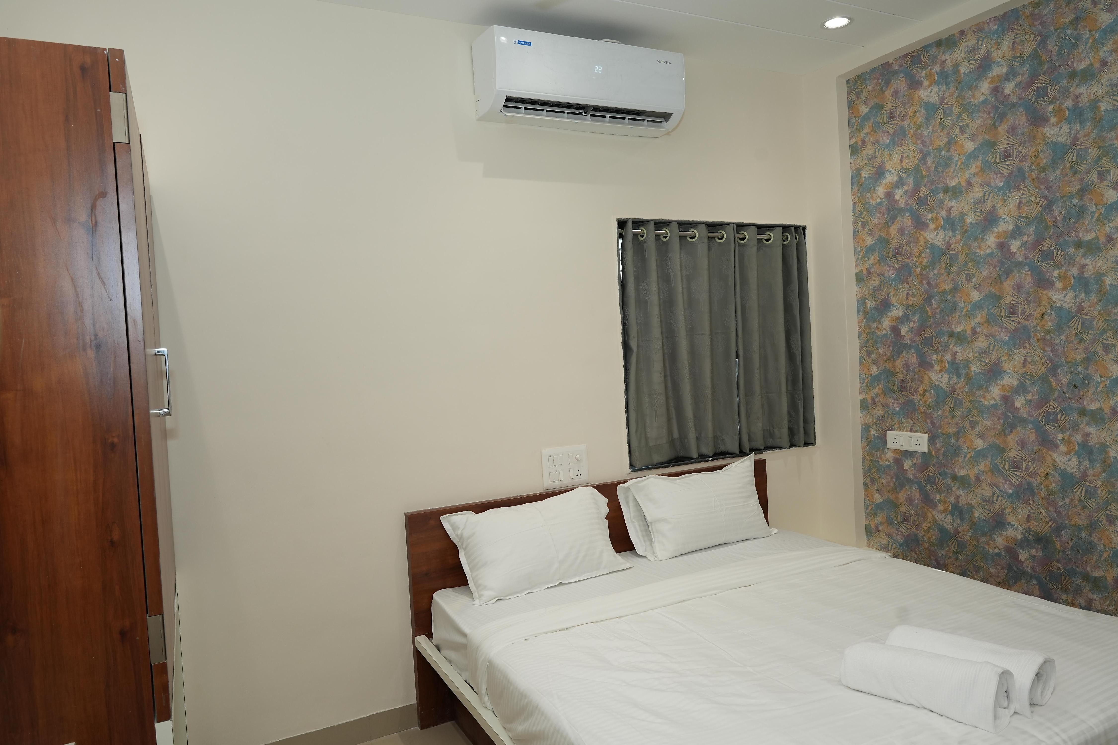 Shubhkirti VIP Guest House - Tap to explore photos