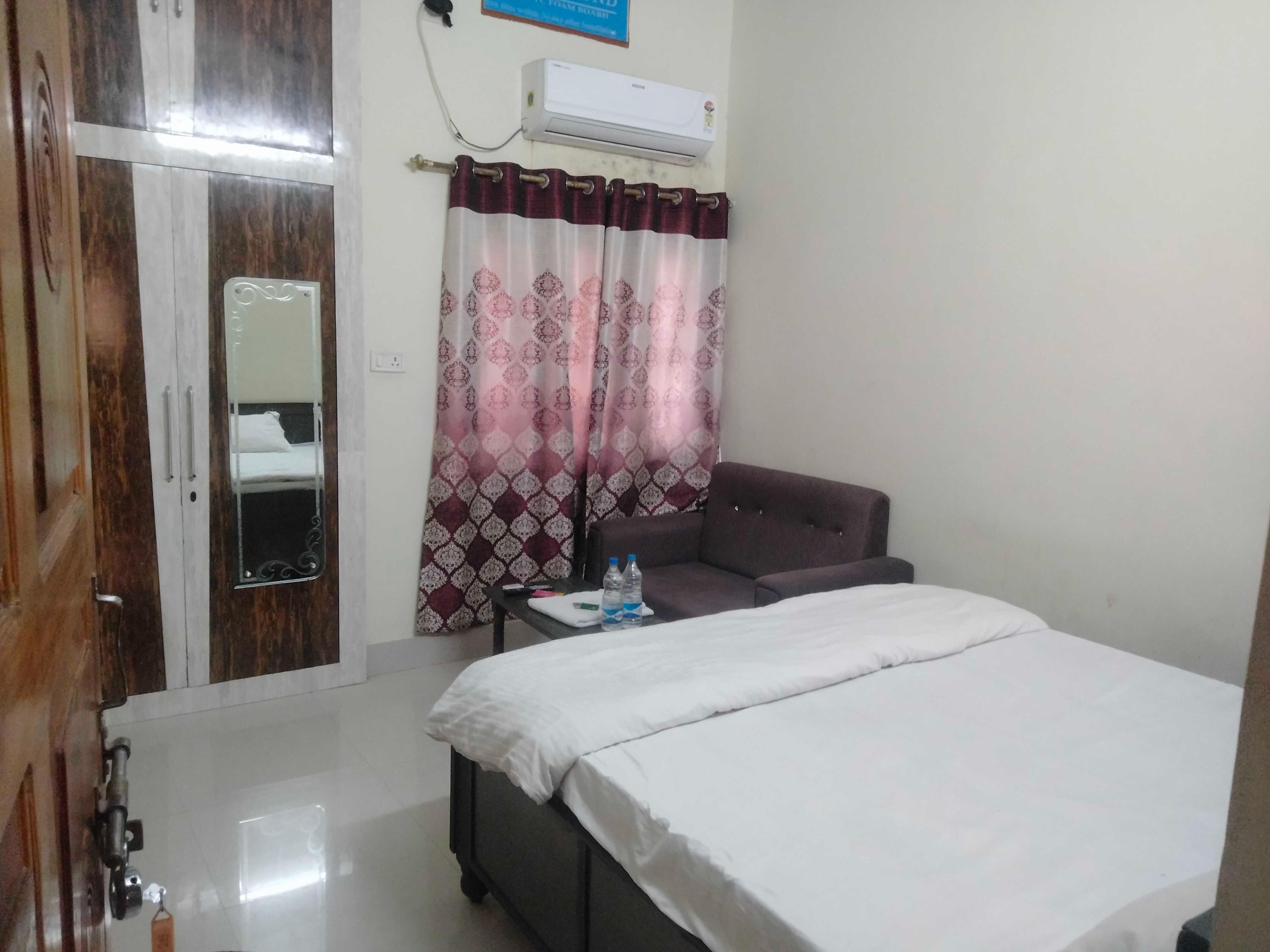 Hotel O RM GUEST HOUSE - Tap to explore photos