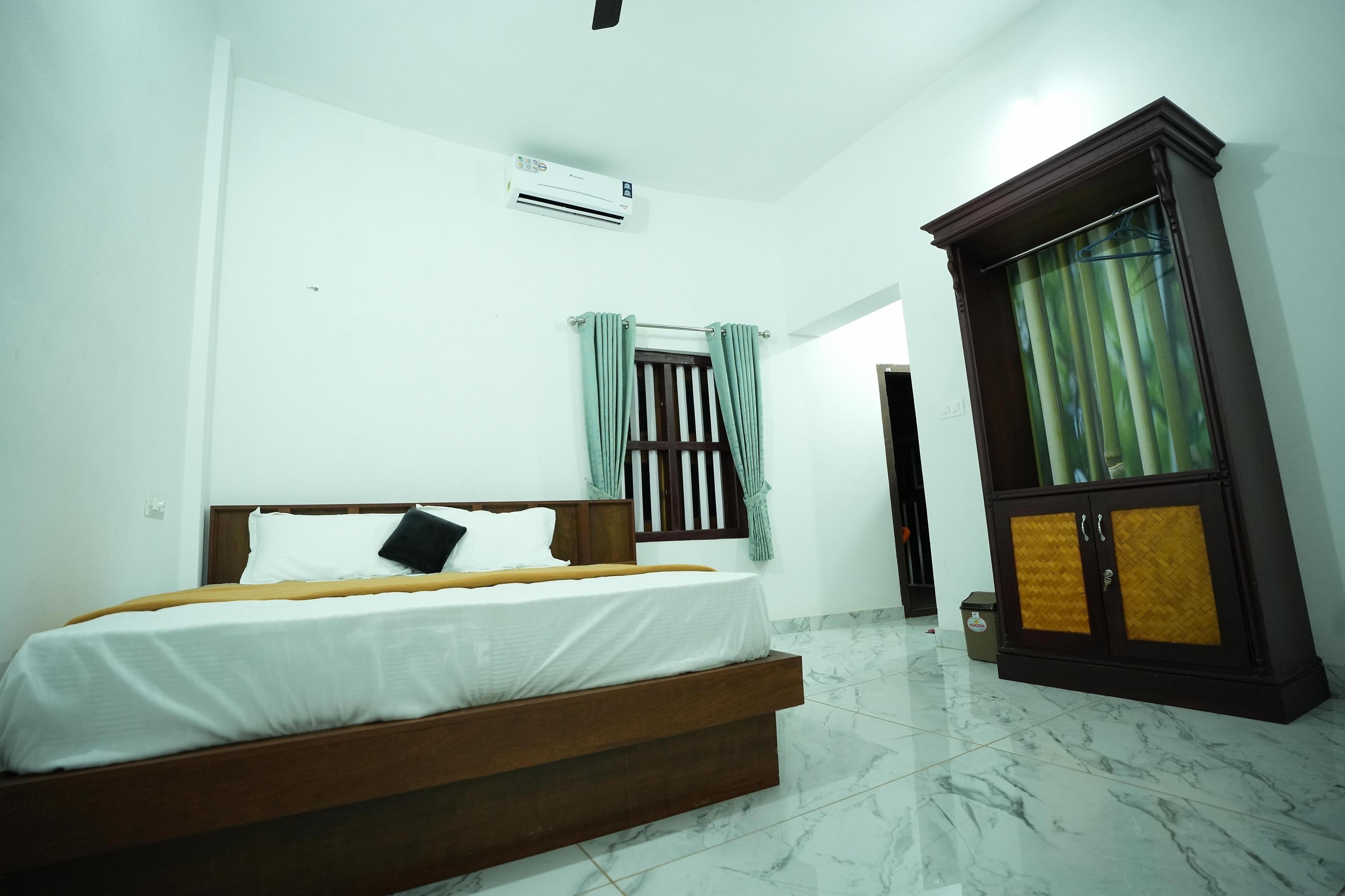 Vanamouli Hill Resort - Tap to explore photos
