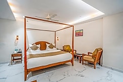 The White Seasons Hotel (near Old High Court), Gwalior