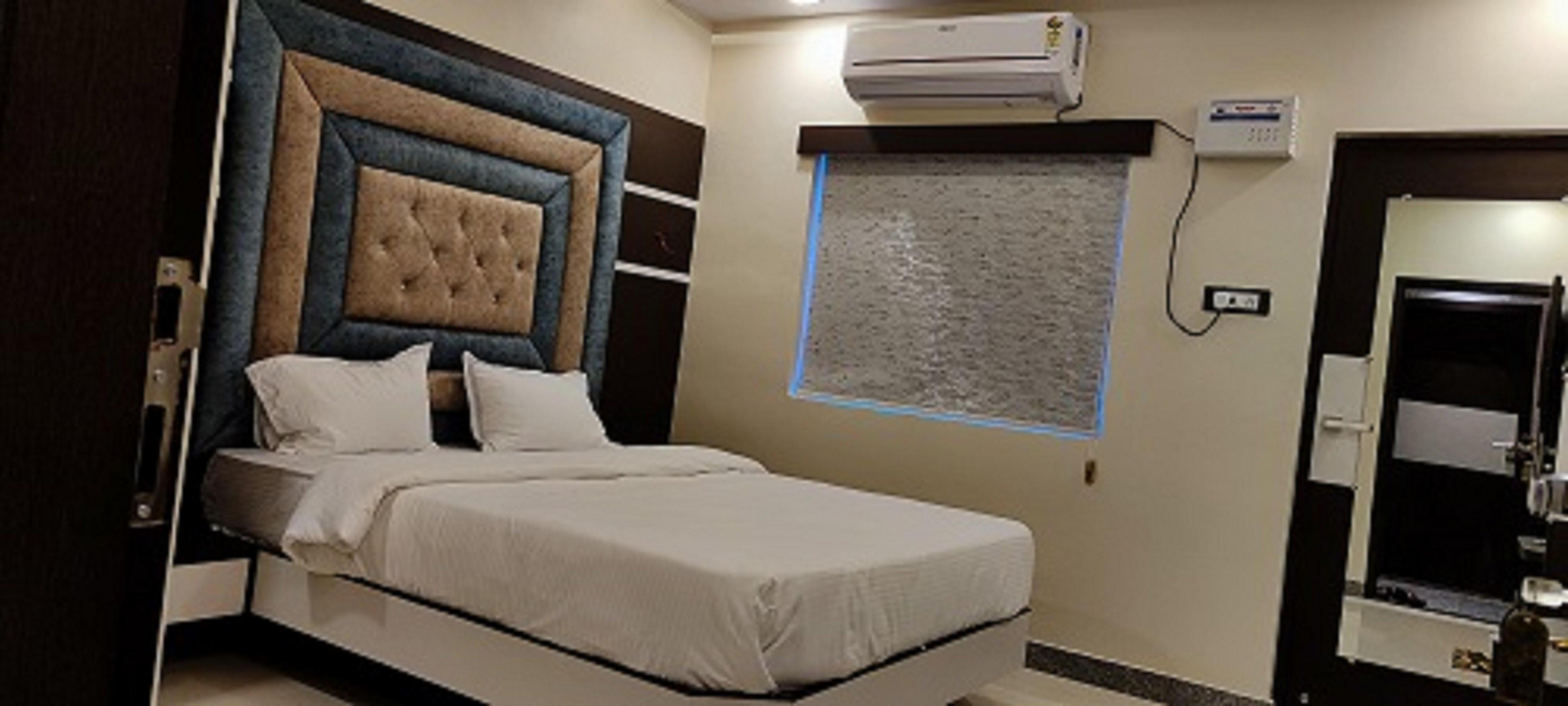 KS PAYING GUEST HOUSE - Tap to explore photos