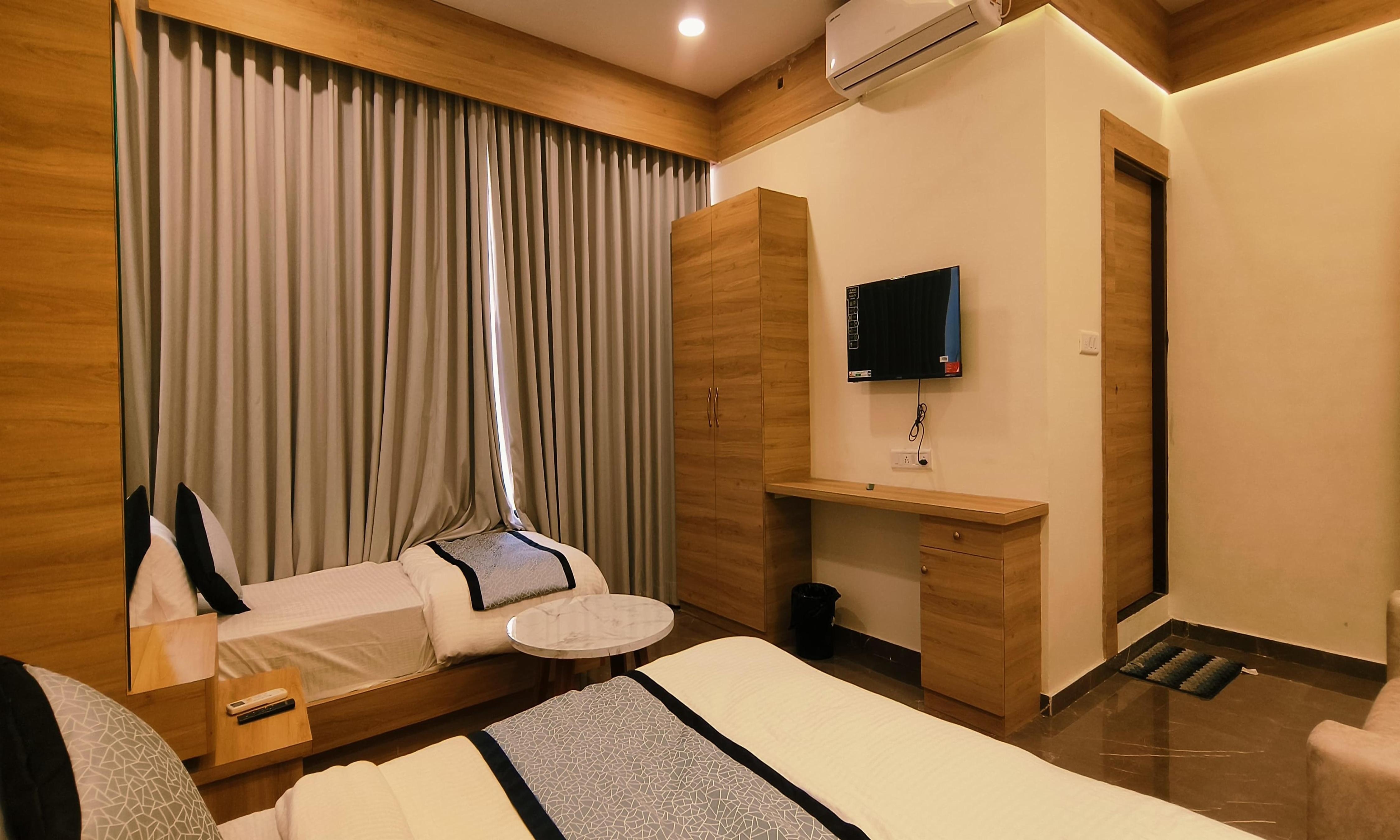Hotel Krish Villa - Tap to explore photos