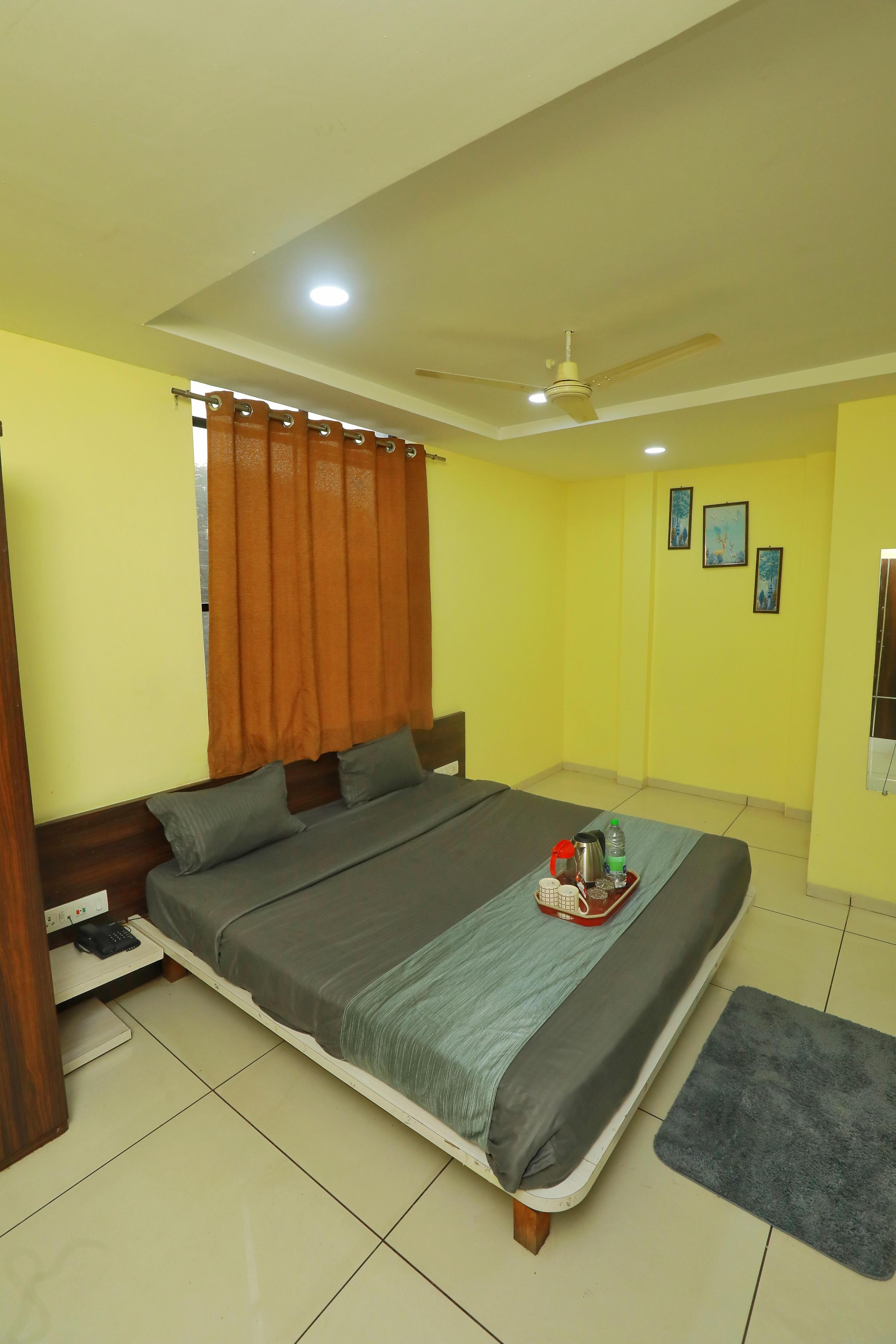 Stayzy C3 Regency - Tap to explore photos