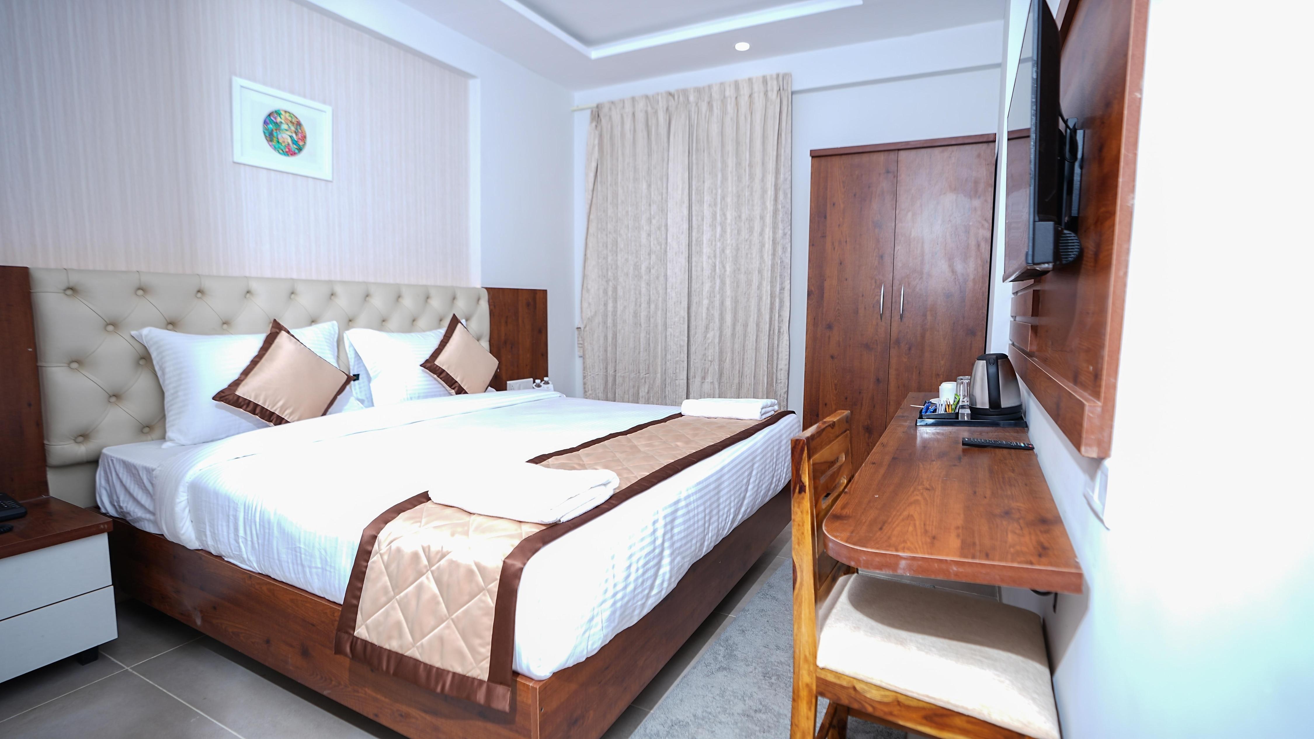 Blue Diamond Luxury Stay - Tap to explore photos