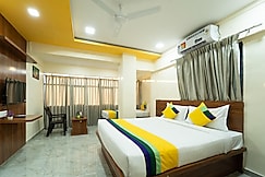 Itsy Hotels Anand Executive, Near Amanora, Pune
