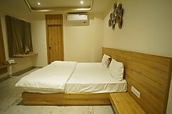Hotel Rajshree, Guna