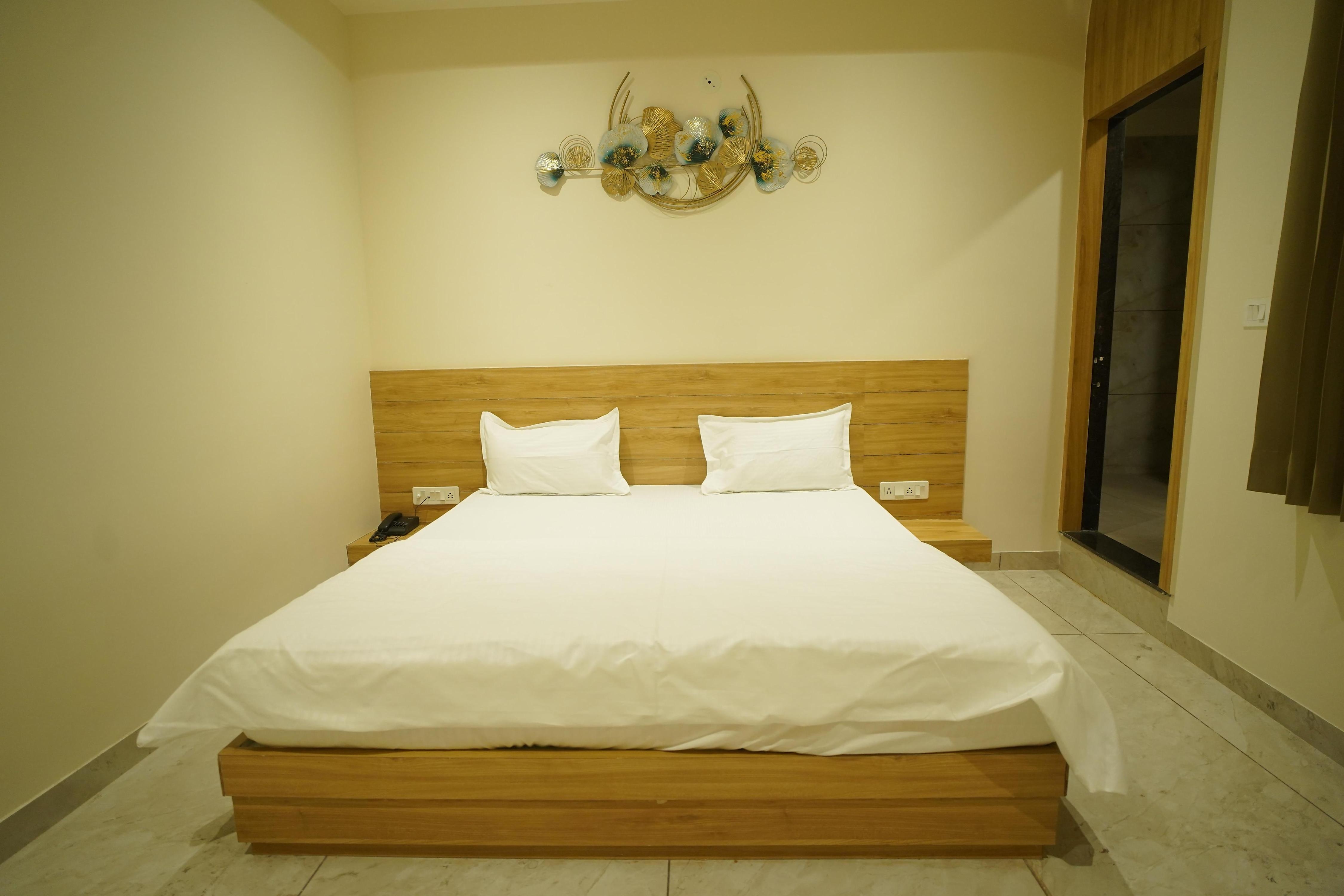 Hotel Rajshree & Bhojnalaya - Tap to explore photos