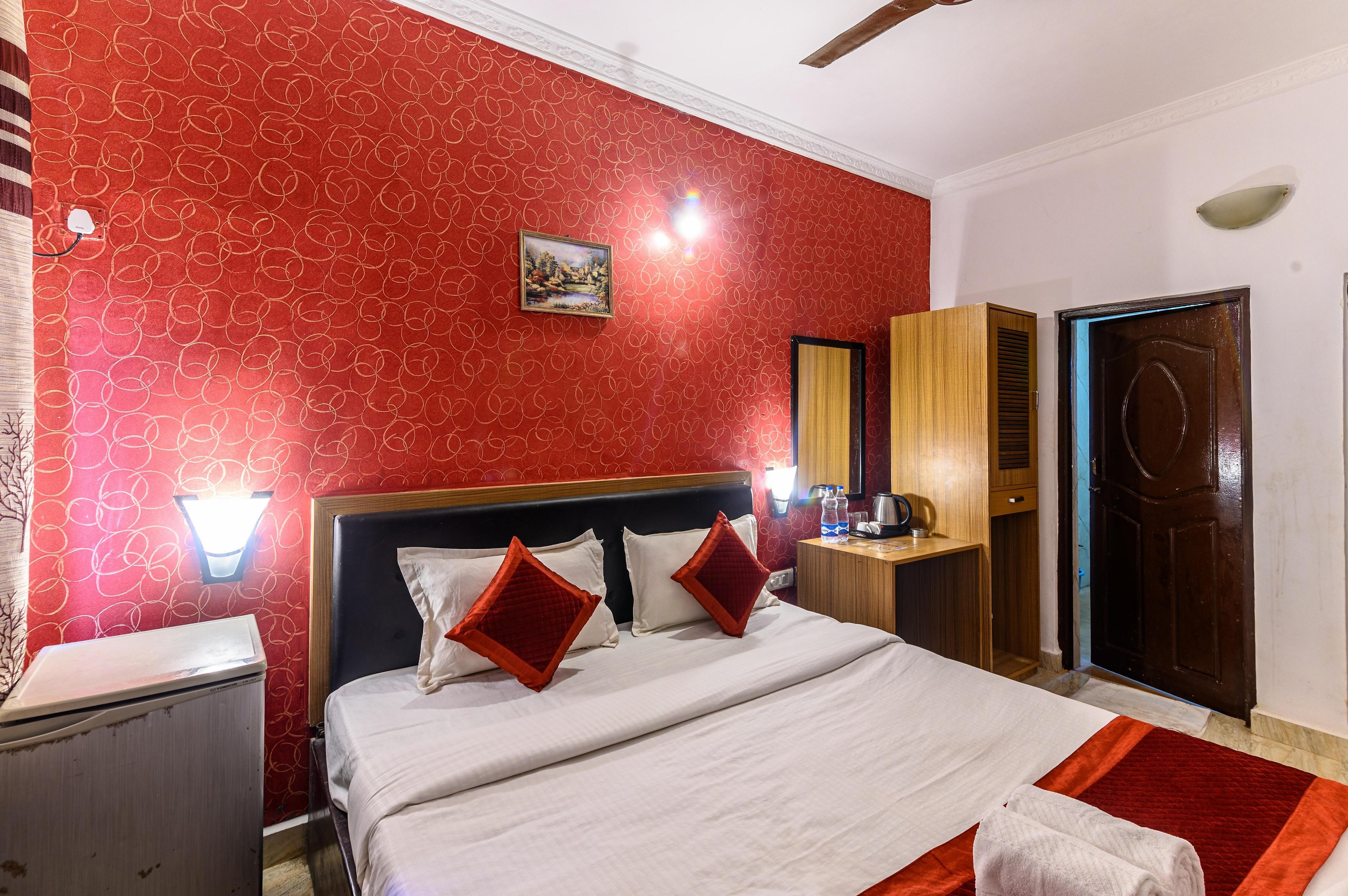 De Alara Prestige Inn Calangute - Tap to explore photos