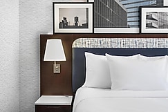 DoubleTree by Hilton Long Island City, NY, Bergen