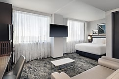 DoubleTree by Hilton Long Island City, NY, Bergen
