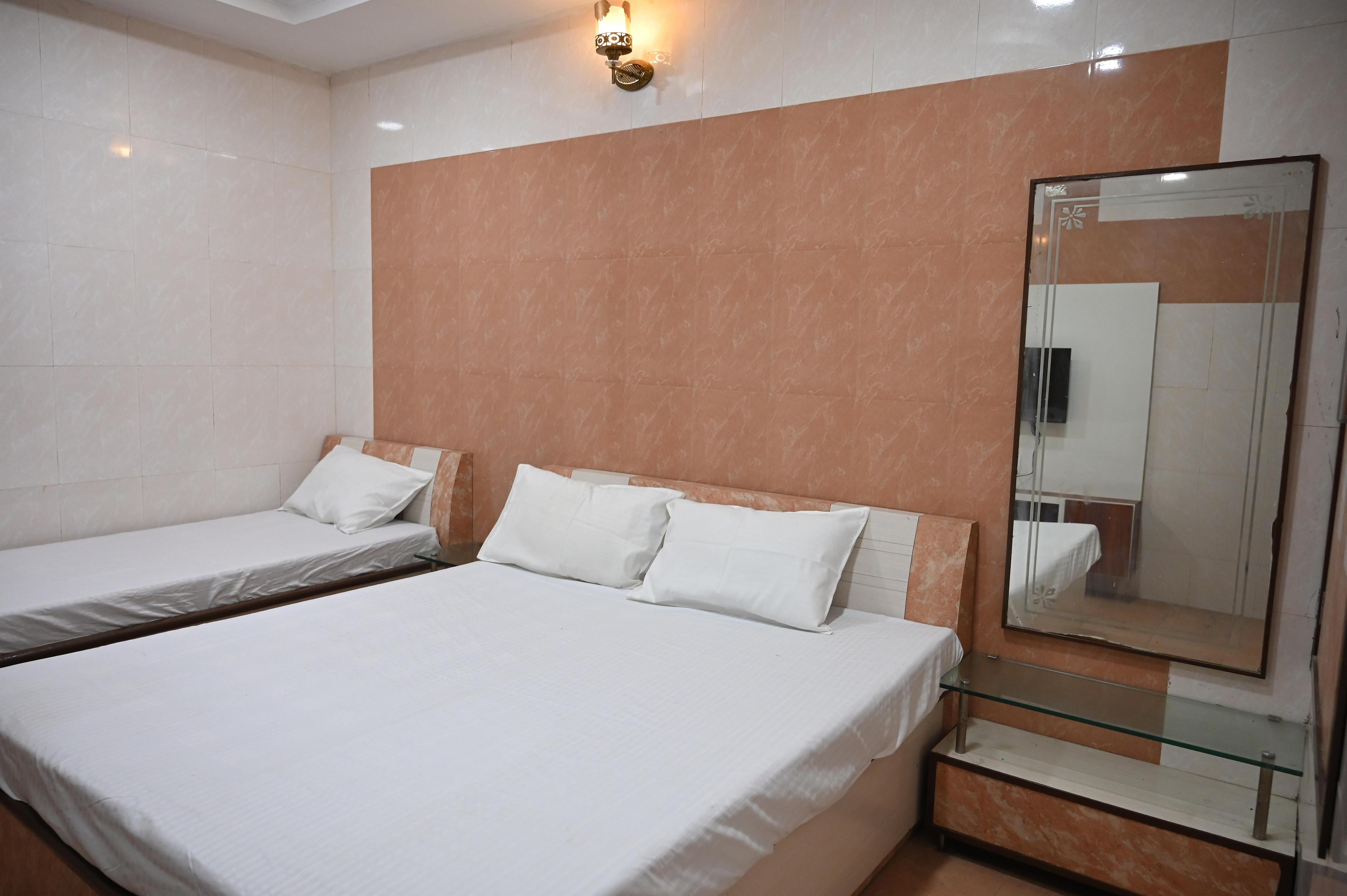 Jashan guest house - Tap to explore photos