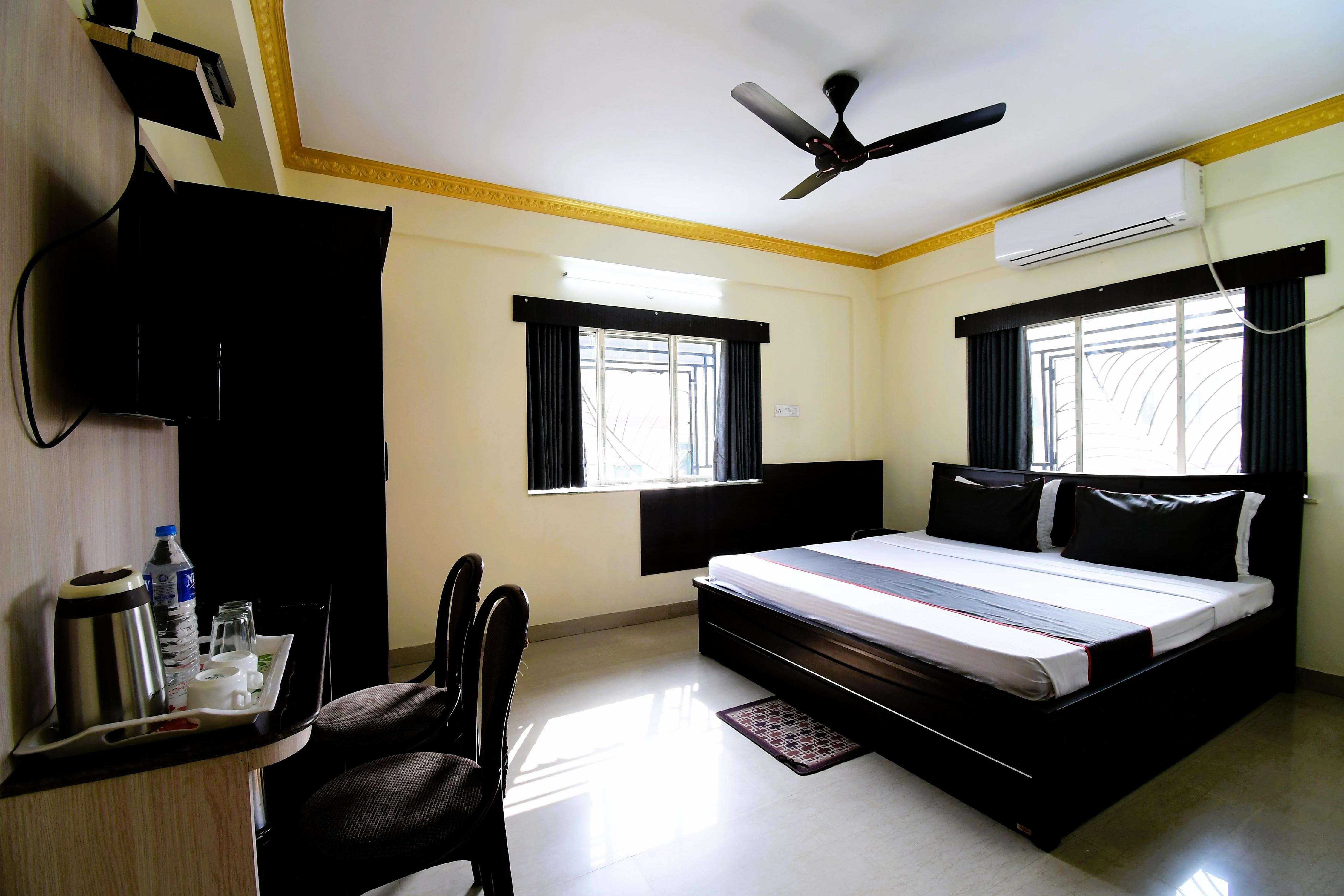 Shree Laxmi Guest House - Tap to explore photos