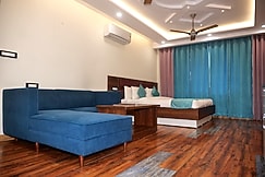 Trevon The Shire Inn, Haldwani