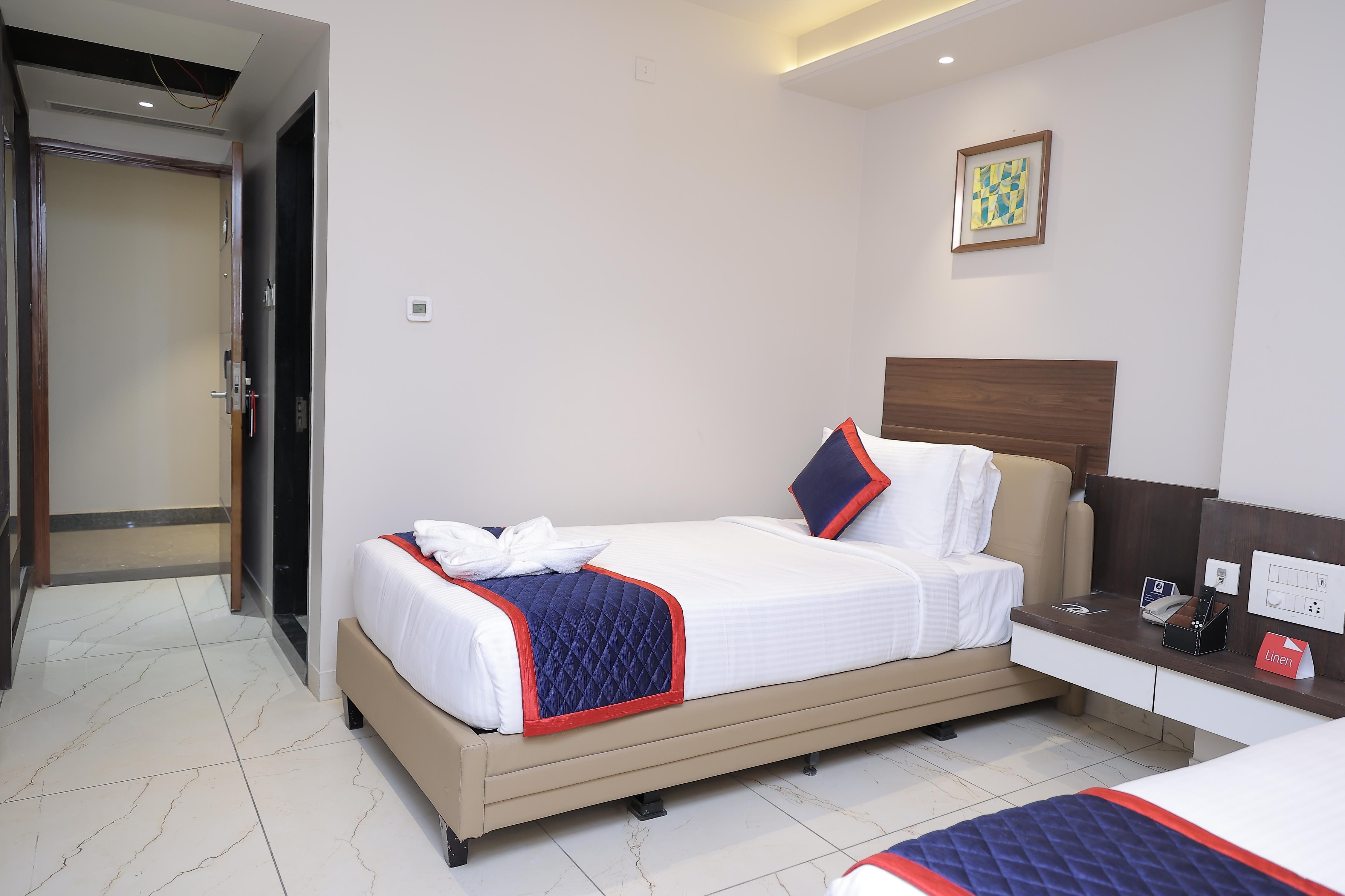 Zip By Spree Hotels Ilkal - Tap to explore photos