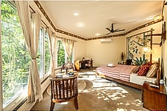 Jungle Ghar, Parasia