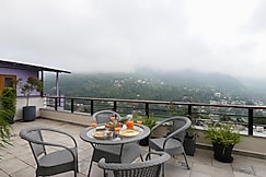 Captivating 2 BHK Villa Gazing the Hills on the shores of Bhimtal, Bhimtal