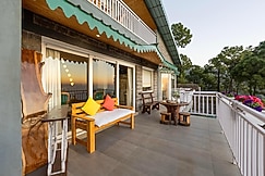 ELIVAAS Ivory Ridge 9 BHK Cliffside Villa with Picturesque View, Solan