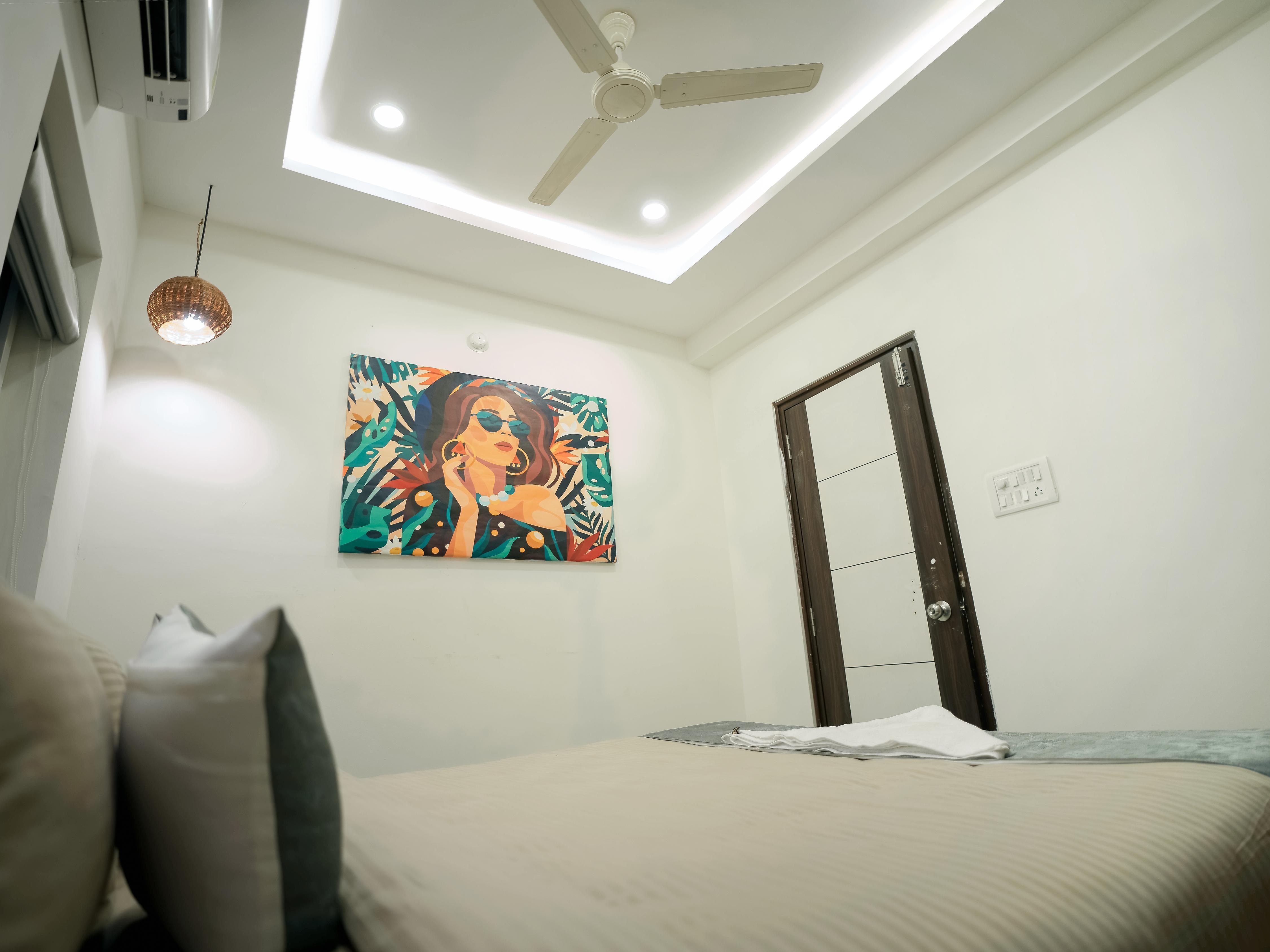 Hotel Euphoria Urban Sleep - Tap to explore photos