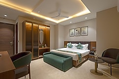 Saltstayz Premier - Naraina, Central Delhi, Delhi