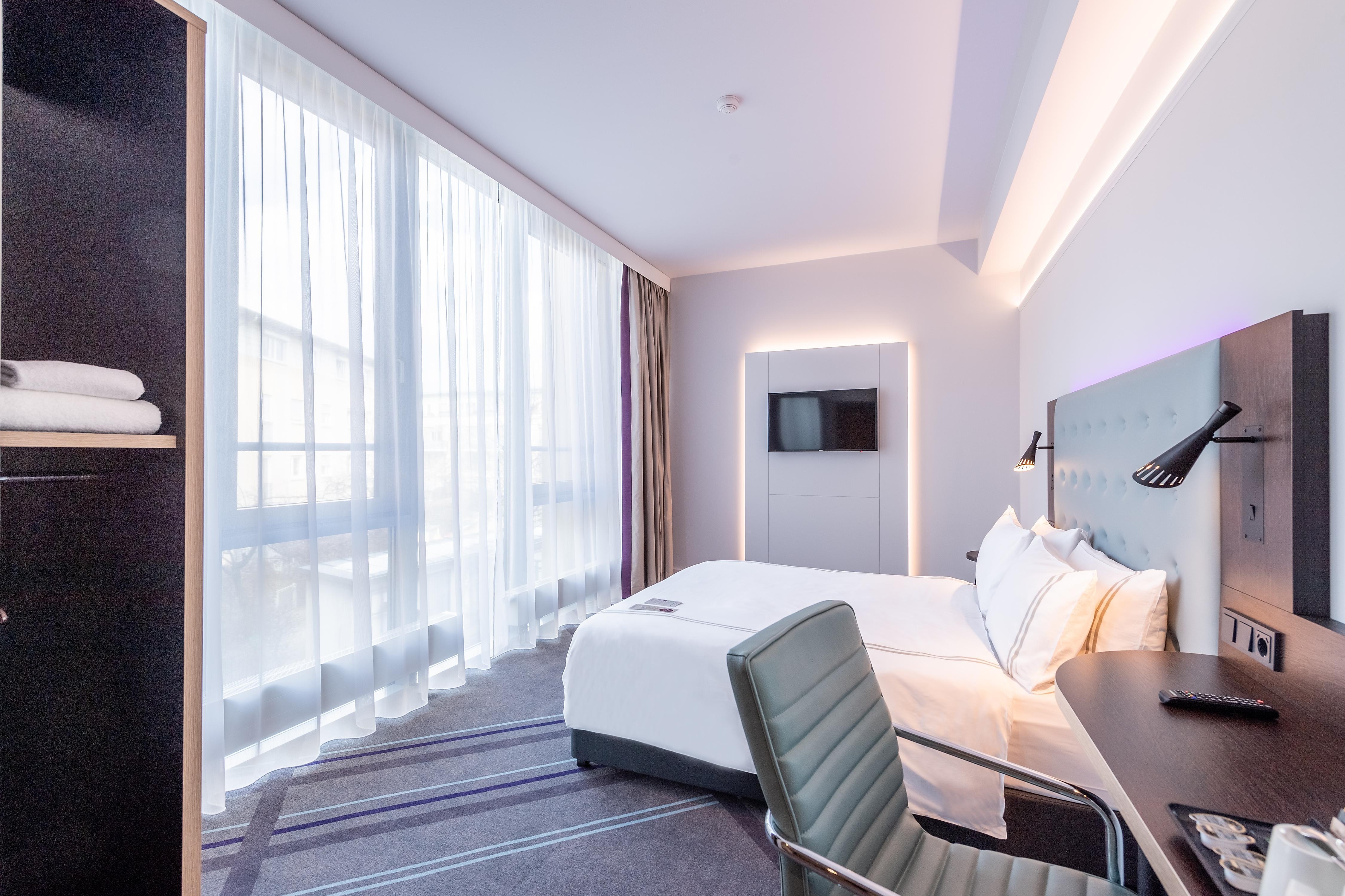 Premier Inn Muenchen Messe - Tap to explore photos
