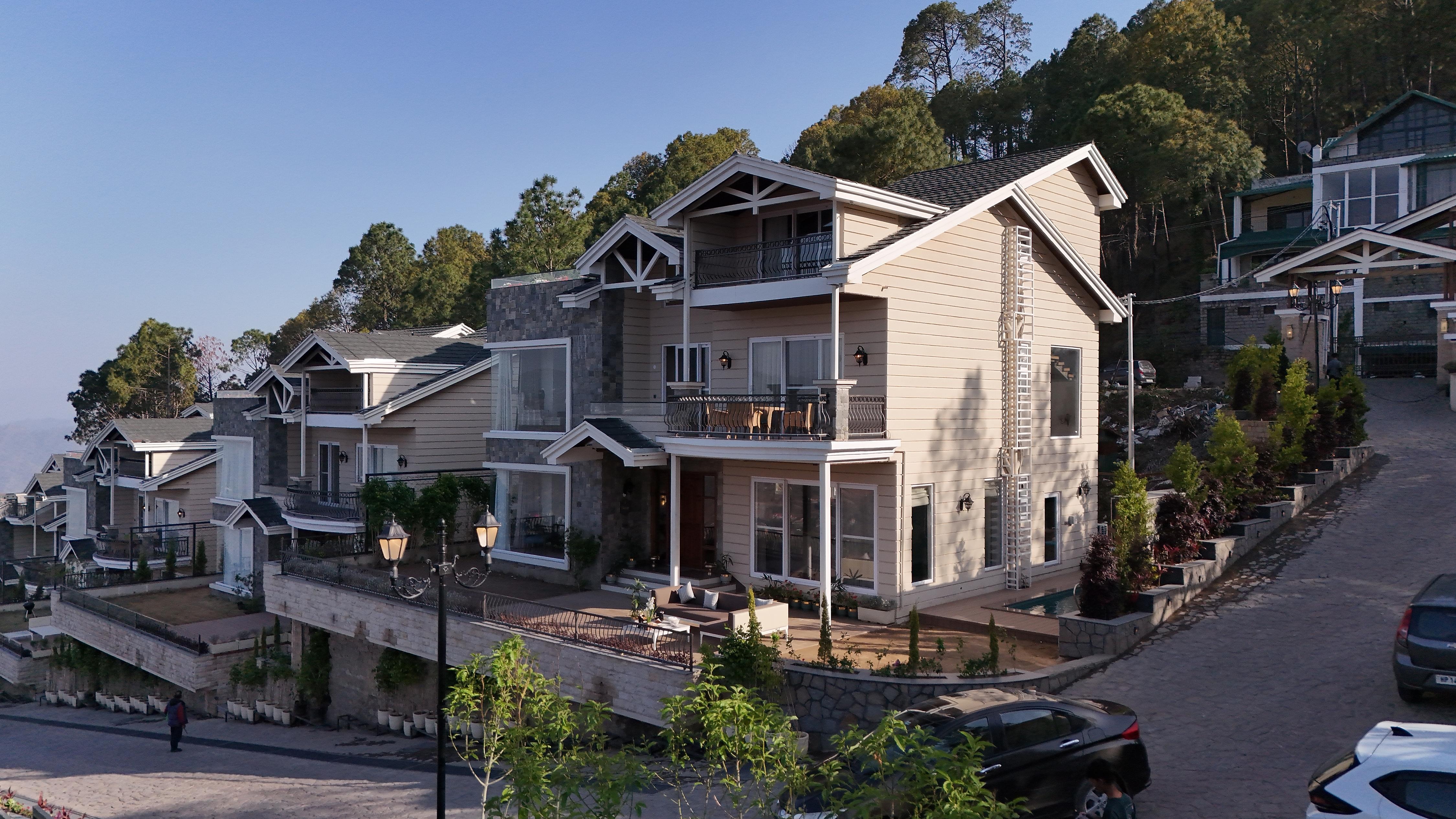 Luxe Cottage W/Indoor Bar, Terrace & Scenic Views 𝗕𝗢𝗢𝗞 Kasauli Cottage