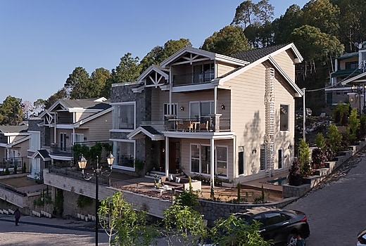 Luxe Cottage W/Indoor Bar, Terrace & Scenic Views