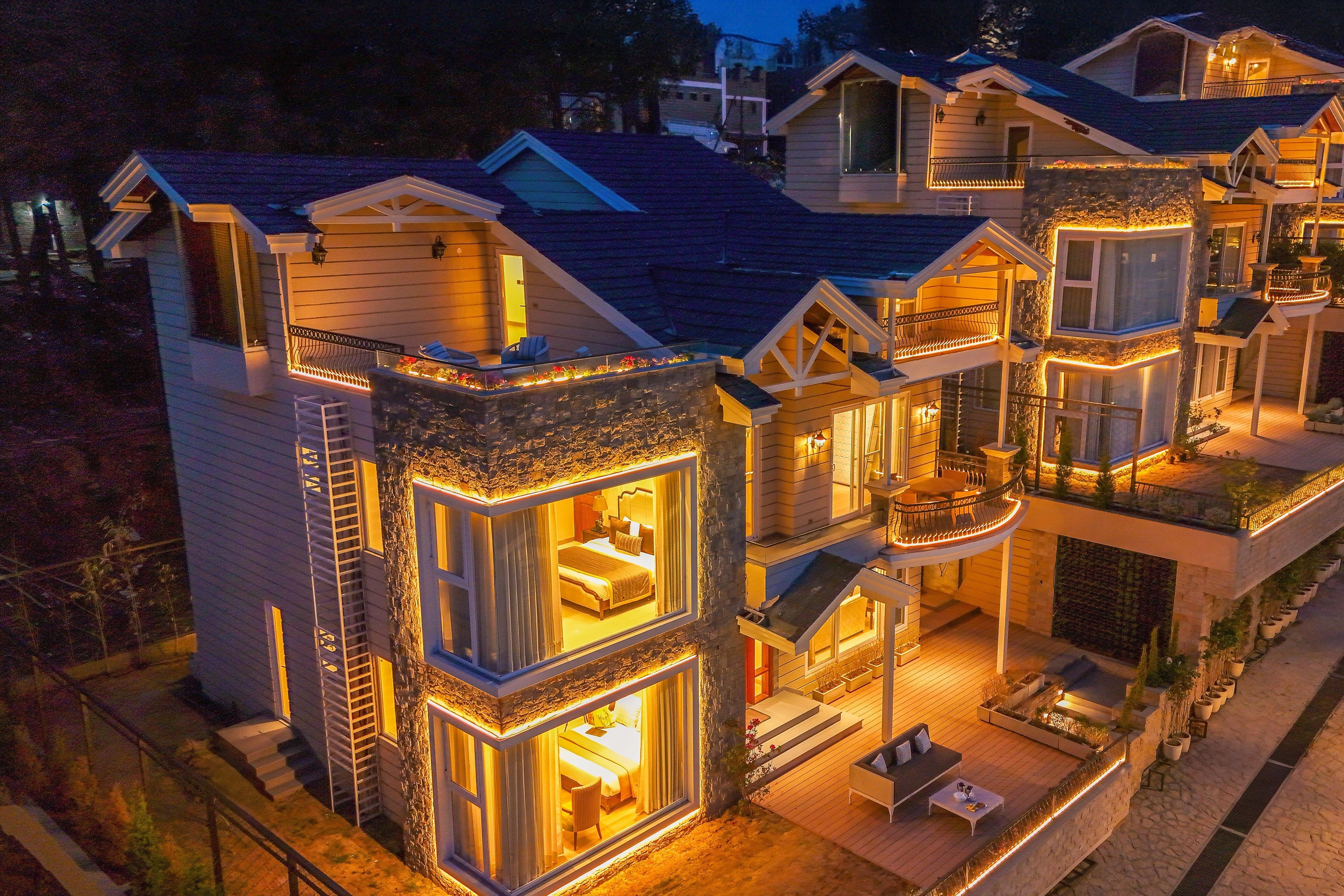 ELIVAAS prive The Royce Orchid | Luxe 4 BHK Hilltop Villa With Steam ...