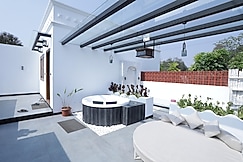 Ohstayz Juliet | Best Staycation for Couple, Denkanikota