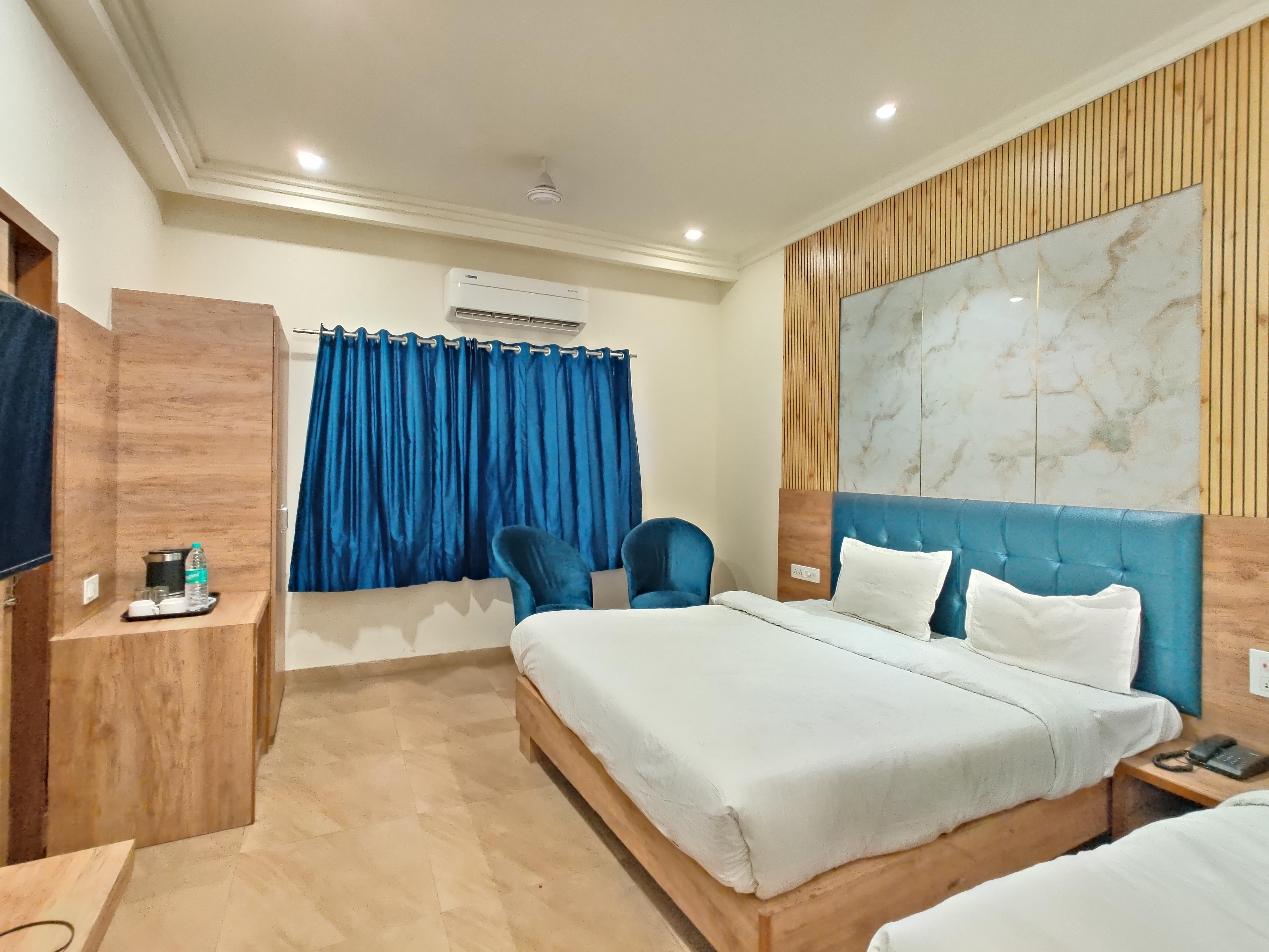 Dee Intercontinental 5 mint walk from Golden Temple with Vallet Parking - Tap to explore photos