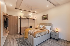 Alaya Stays Pinnacle Hilltop 3BHK Apartment with Picturesque Balcony & Scenic Views, Kasauli