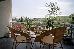 Alaya Stays Udgam Vilas 3-BHK With Lift, Dehradun