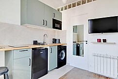 Cozy Studio Retreat for Two Near Marche des Batignolles, Paris