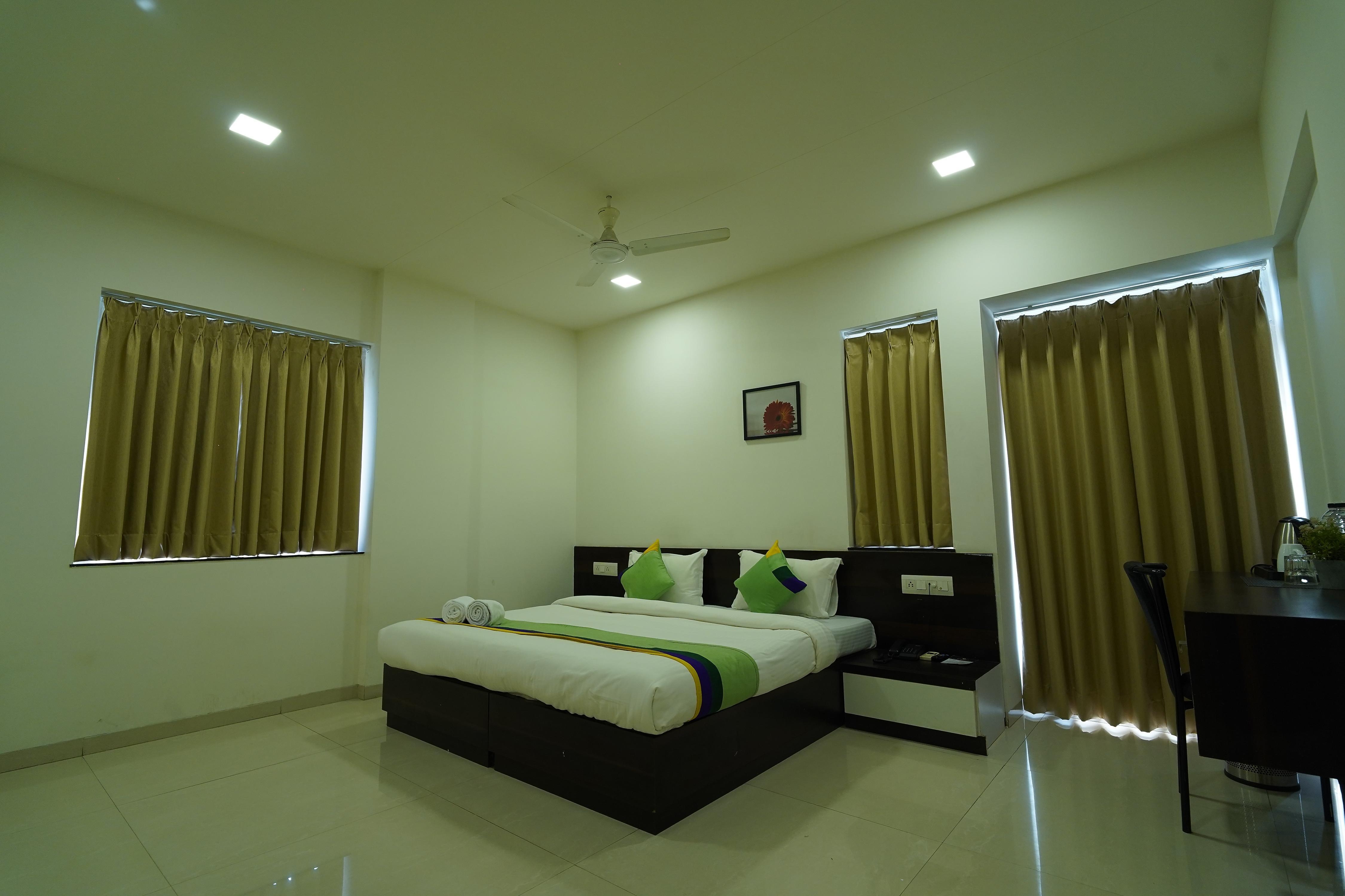 Deluxe Room 1