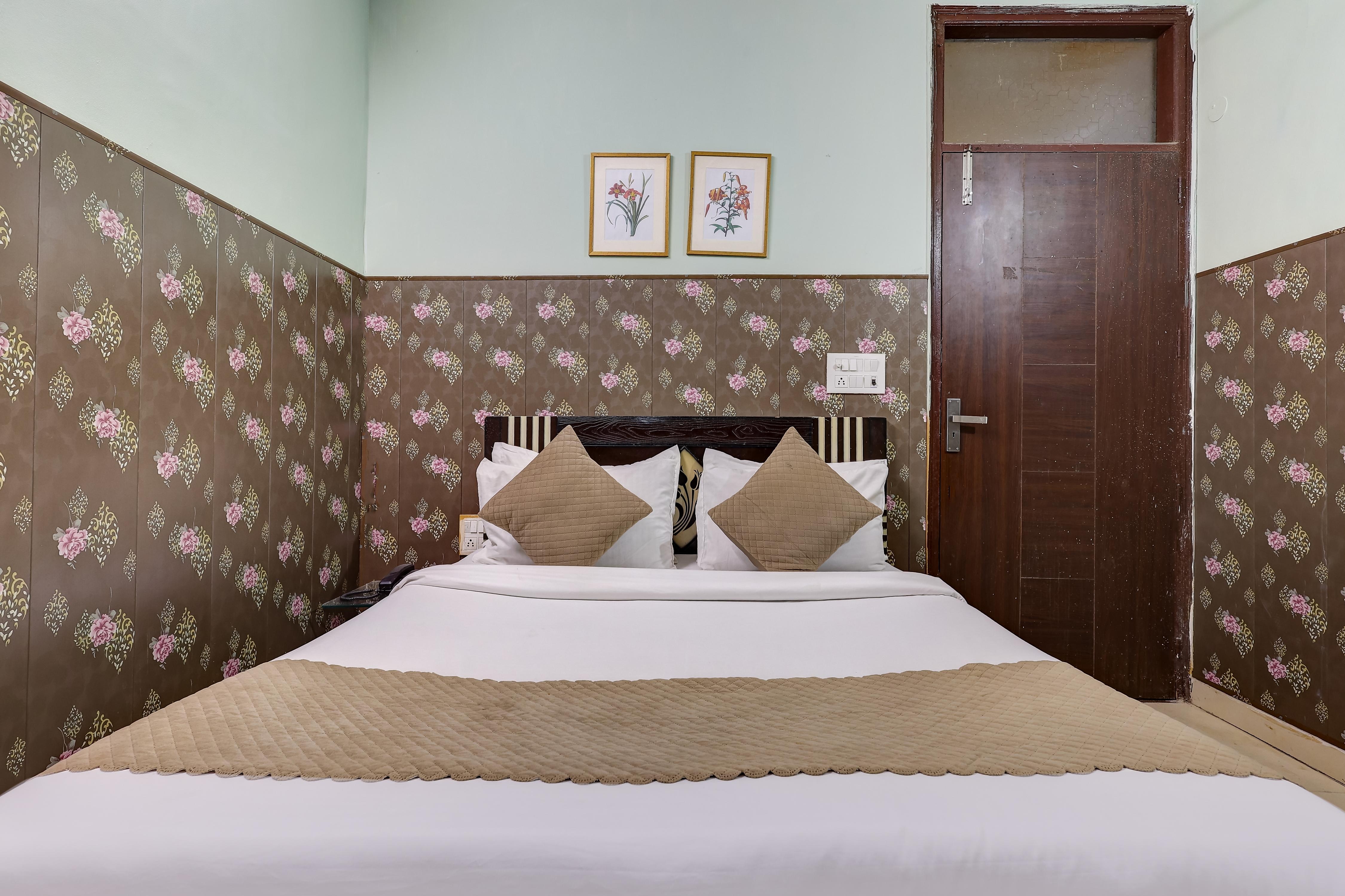 Hotel The Premium Villa Mayapuri - Tap to explore photos