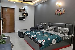 The Forest Stays-Luxury City Loft With Balcony Bliss, Noida