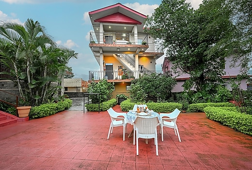 Alaya Stays Riva Dreams 2Bhk with Hill view and Lush Garden