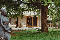 ELIVAAS Prive Bali Bay Saung, Gauribidanur