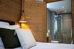 2 bedroom apartment with terrace, pool, parking09, Lyon