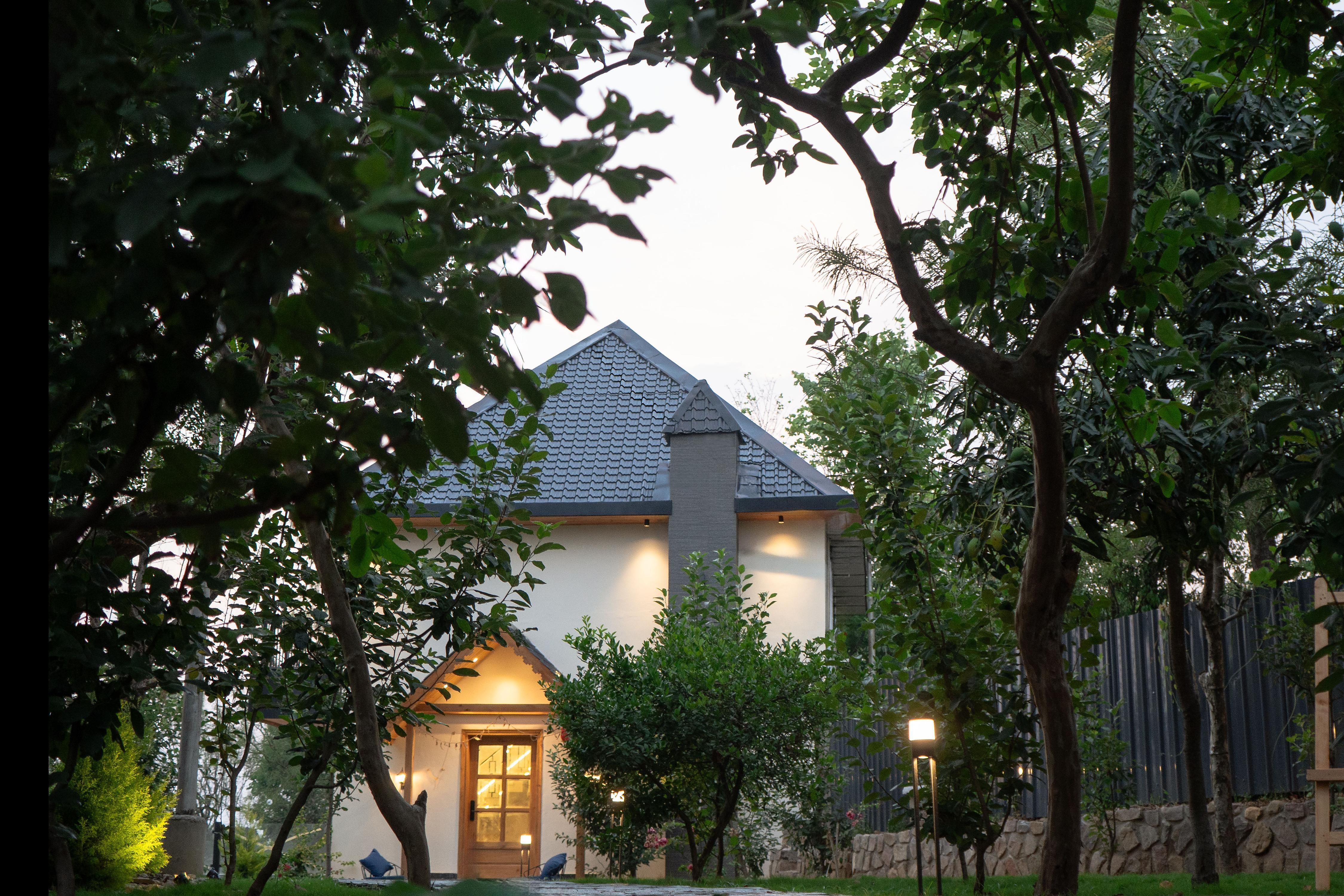 ELIVAAS Signature Maple House | Hillside 3-BHK Retreat with Private Pool - Tap to explore photos