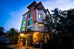 Oasis Deluxe 2 BHK Apartment | 400m to Petta Metro Station, Cochin