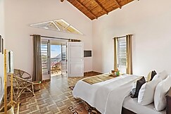 Plum Stays - Lake View Cottage Bhimtal - 3 Beds 2 Bath - Entire Cottages, Nainital