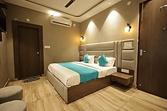 Hotel Mantra Inn - Just 5 Minutes from Har Ki Pauri, Haridwar